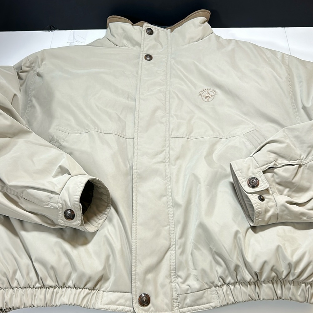 Members Only vintage down jacket in pristine condition. Men’s size XXL.